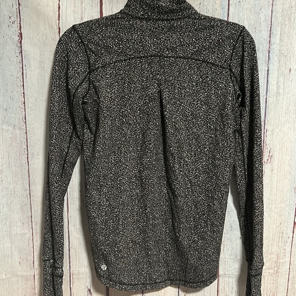 EUC Lululemon Outrun 1/2 zip - Picture 6 of 15
